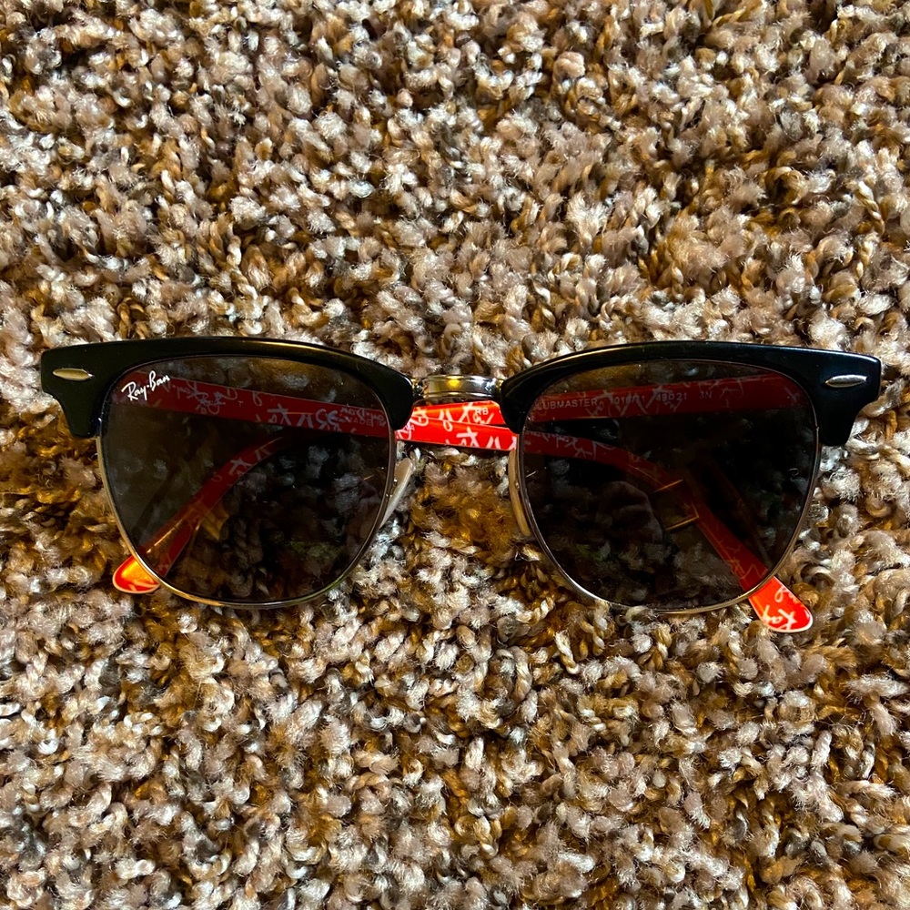 Woman’s Ray-Band clubmaster sunglasses